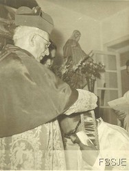Dom Olinto Ferreira Pinto Filho - ordonné prêtre par Dom Carlos Duarte Costa