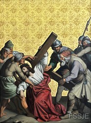 Cinquième station : Symon de Cyrène aide Jésus à porter sa croix