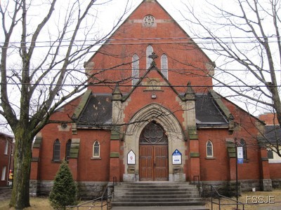 Façade Ouest de l’Église-Cathédrale Saint Jean l’Évangéliste