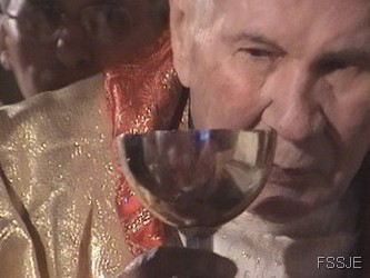 Dom Luis Fernando Castillo Mendez - devant la coupe de sa destinée