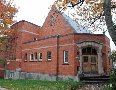 « Le Prieuré », le bâtiment annexe de l’église - servant à l’accueil de personnes seules et en difficulté