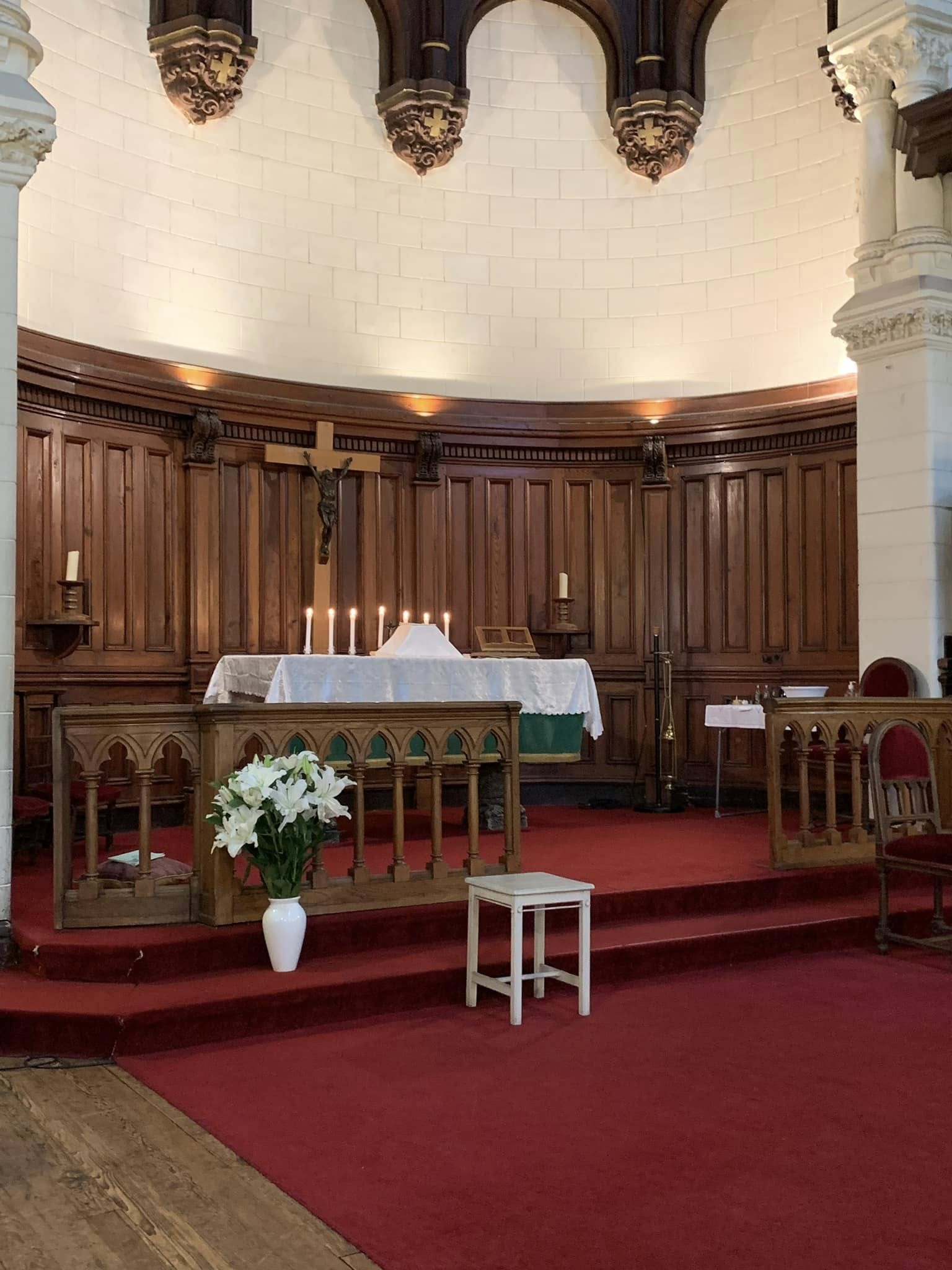 Le chœur et l'autel